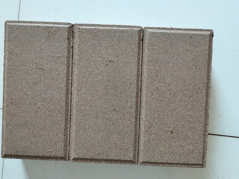Green grey sintered brick